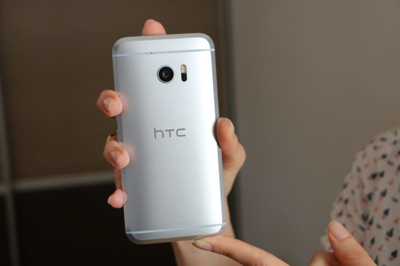 HTC odostraga ravno
