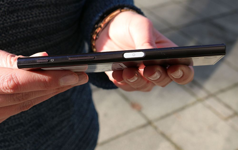 Sony Xperia XZ 8