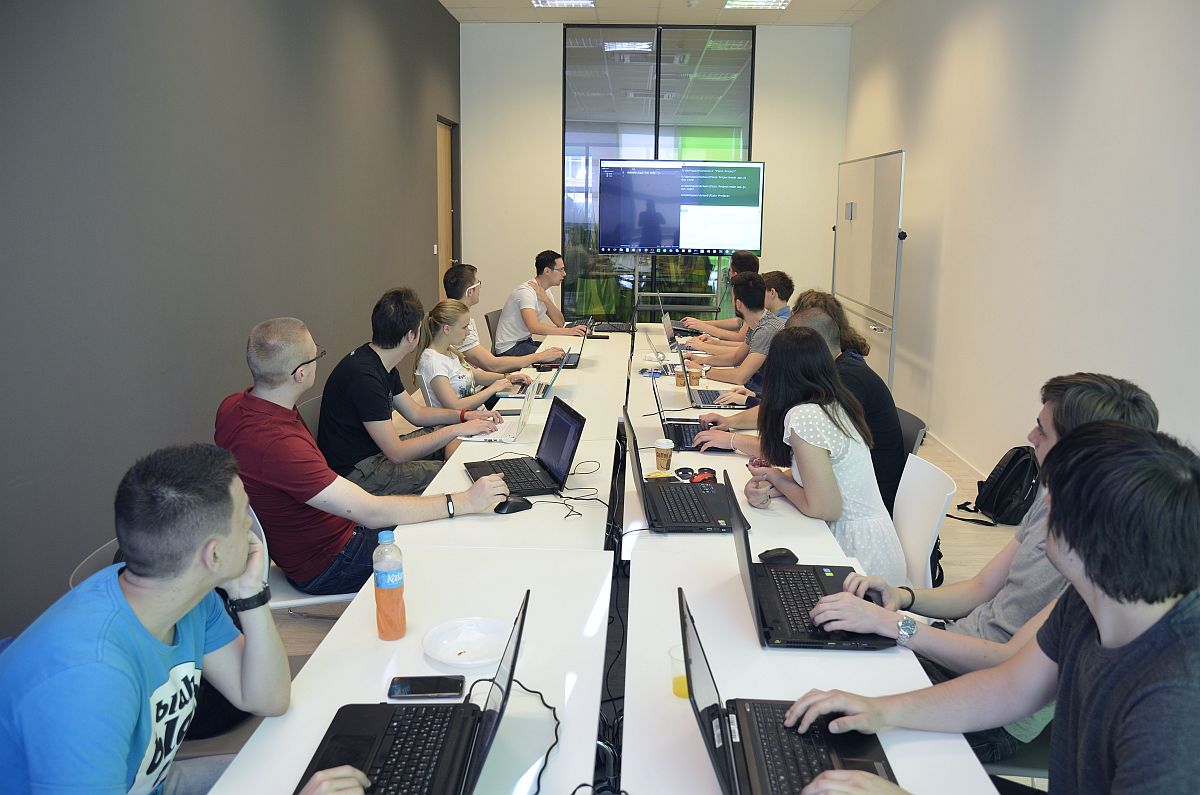 Axilis JavaScript School prva godina web 3