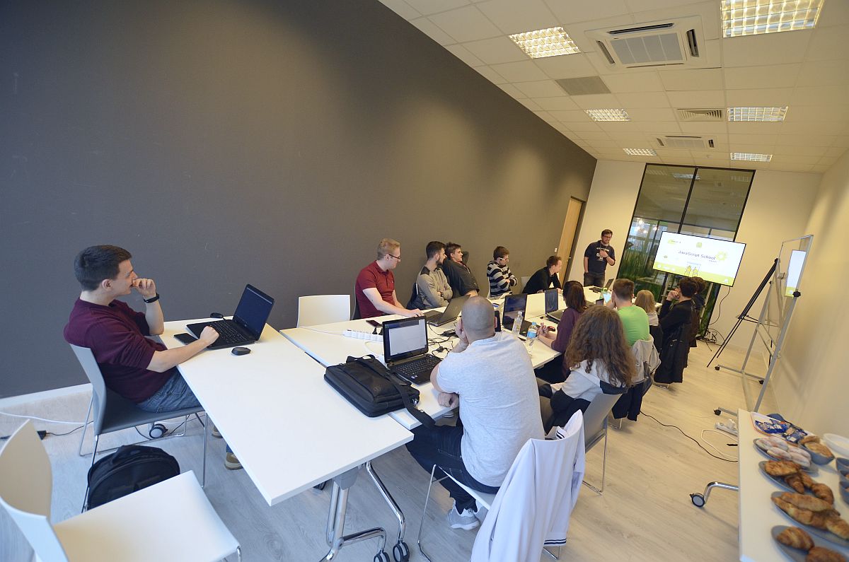 Axilis JavaScript School prva godina web