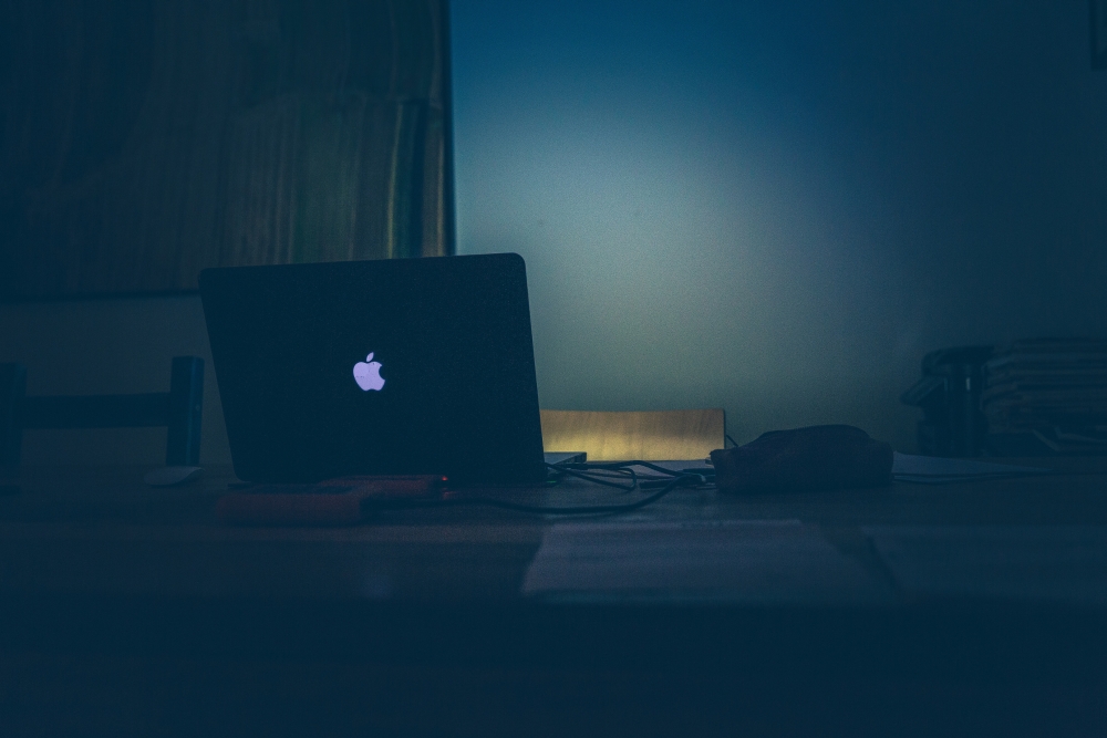 dark desk laptop 132650