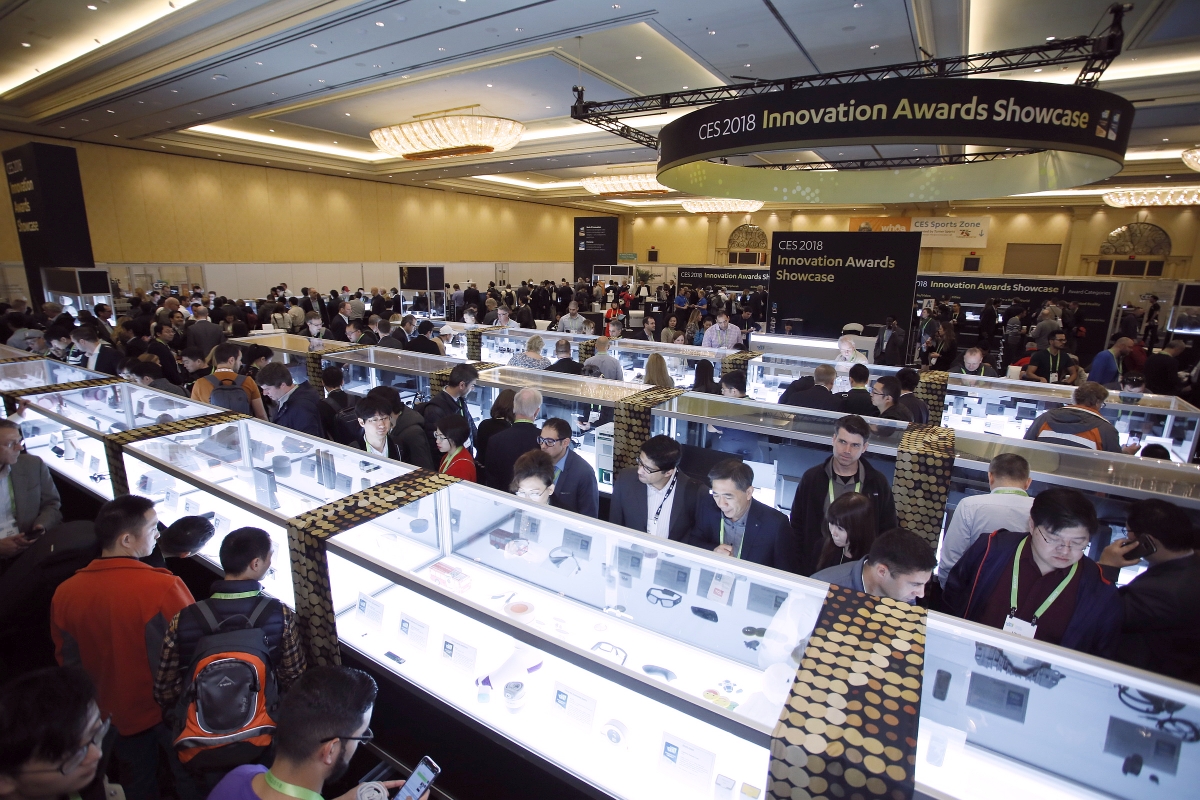 innovationawardsdisplaycase lg