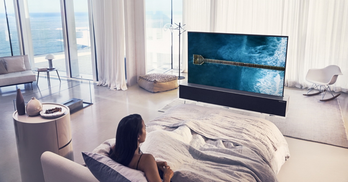 LG OLED TV R Full 02