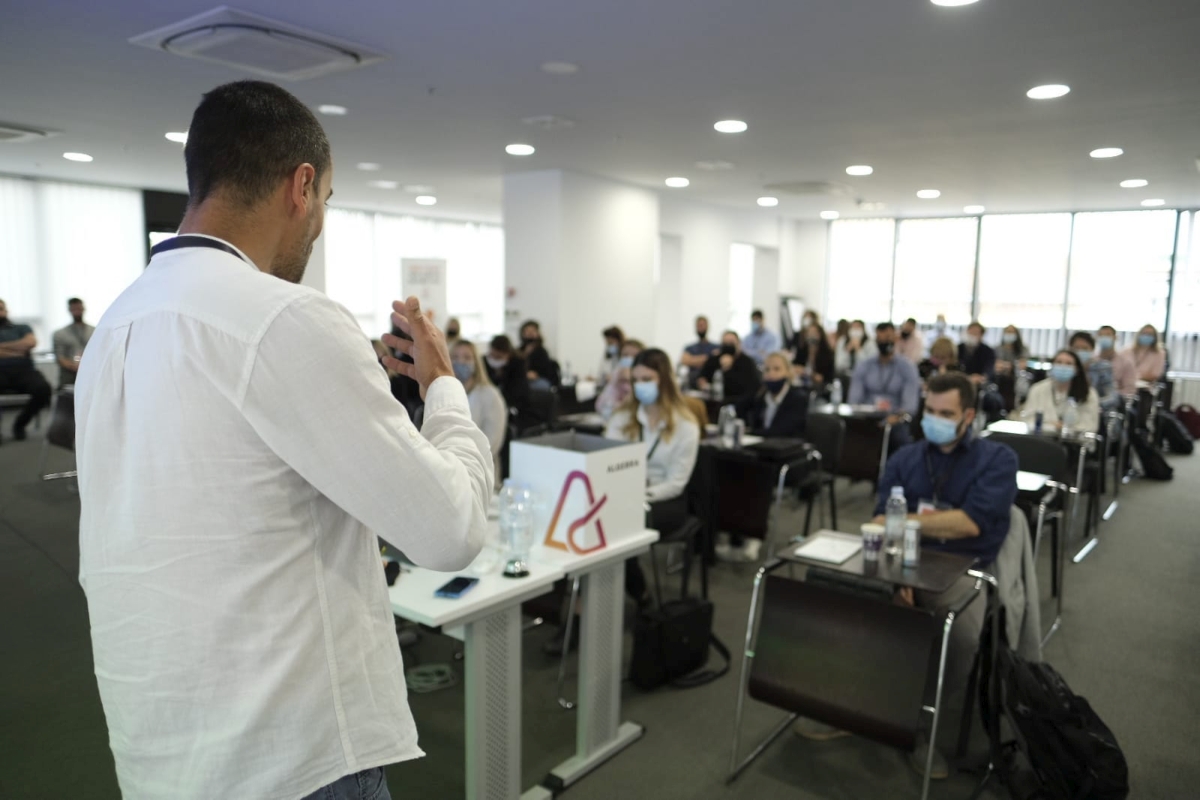 Algebra MBA stipendijsko natjecanje