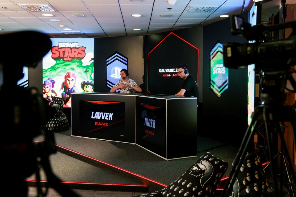 Lavvek-i-Inder-komentiraju-finale-Bravl-Stars