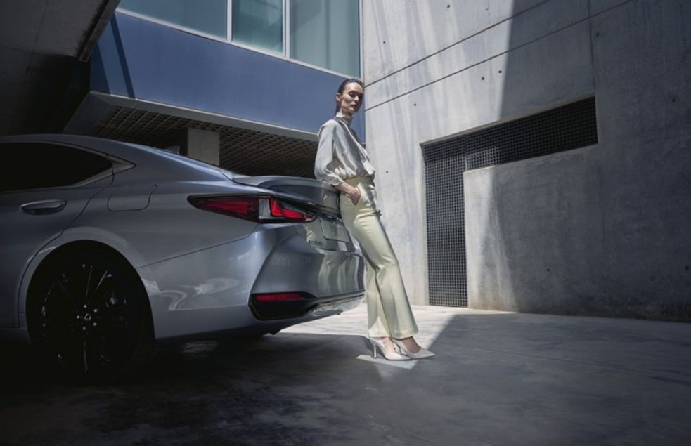 Lexus-ES-2023