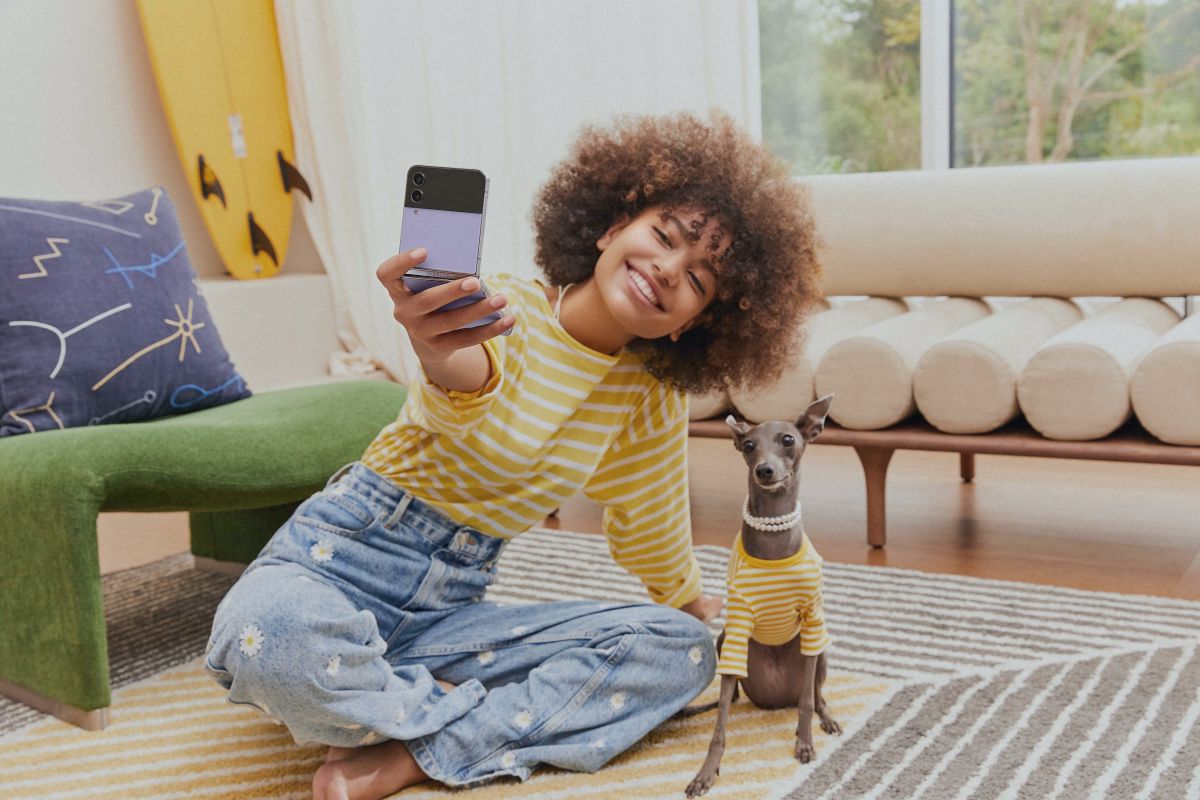 Lifestyle_galaxy_zflip4_borapurple