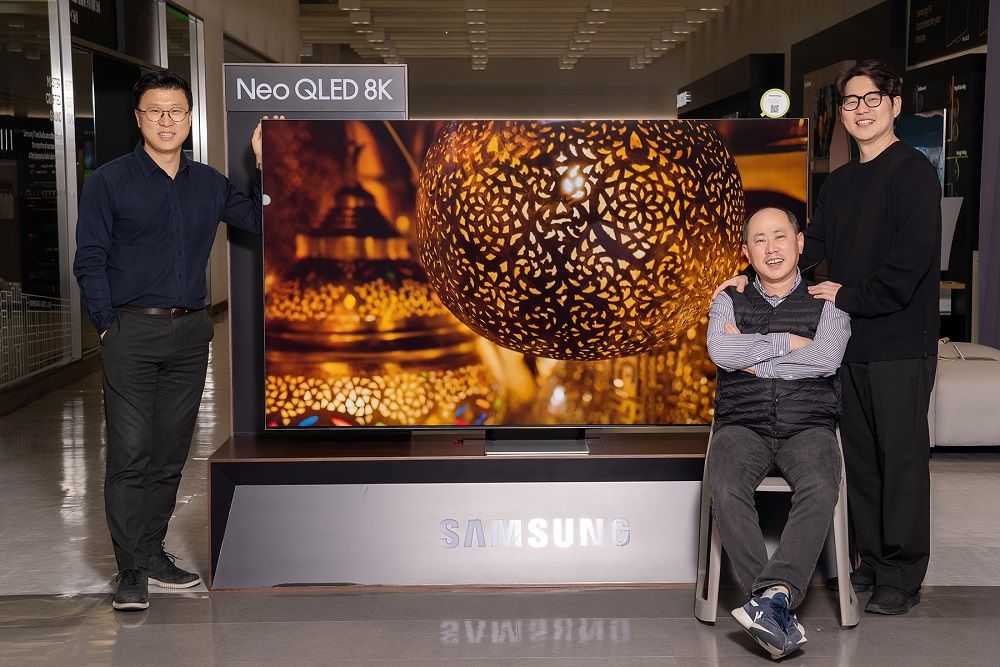 Sangmin Lee, Head of the Picture Quality Solution Lab, Hyunchul Song from the Product Development Group and Youngseok Han from H/W Platform Lab of Samsung’s Visual Display Business