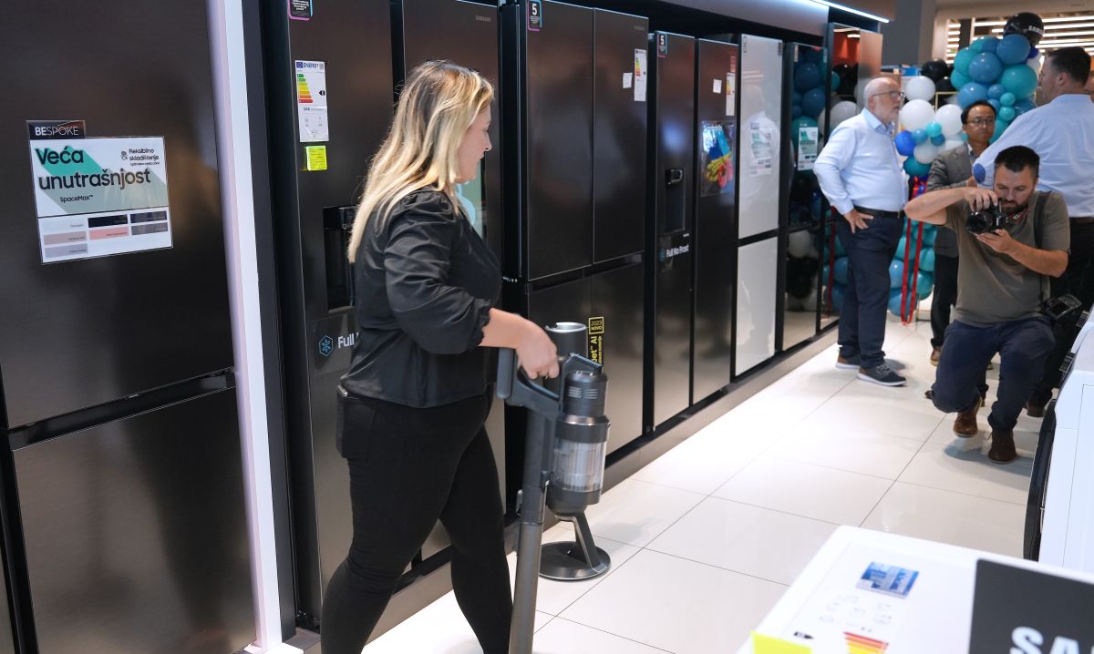 Bespoke-Jet-AI-stapni-usisavac