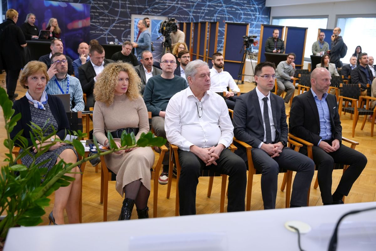 Ericsson Nikola Tesla - pressica