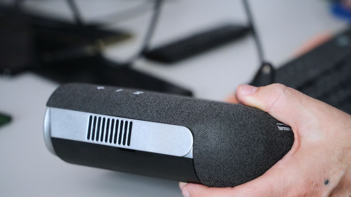 ViewSonic-M1-Max-prijenosni-projektor-bočni-prikaz