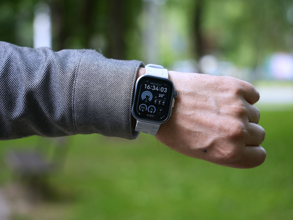 Huawei Watch Fit 4 Pro - na ruci