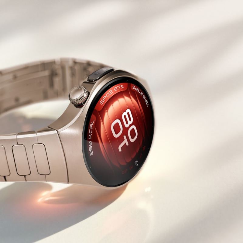 HUAWEI Watch 5 - sat na stolu