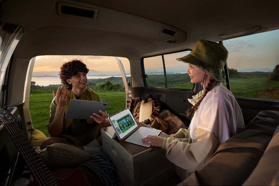 HUAWEI MatePad 11.5 - odmor u kombiju na izletu, djevojka i dečko