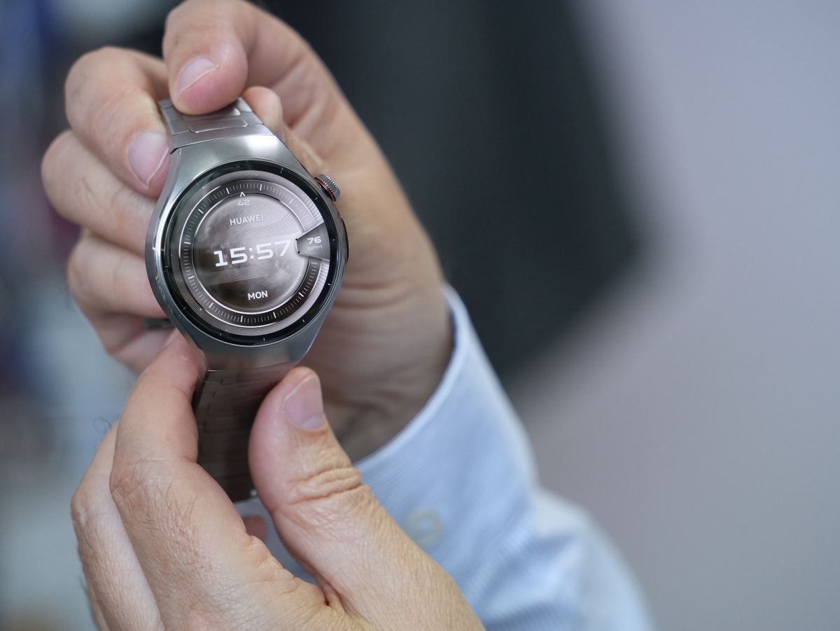 Huawei Watch 5 - prikaz zaslona u sivoj boji