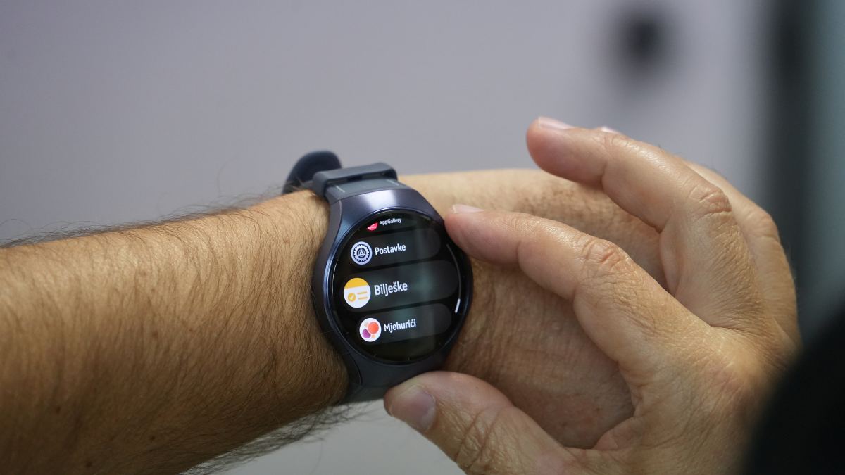 Huawei Watch 5 - na zapešću i aplikacije - lista
