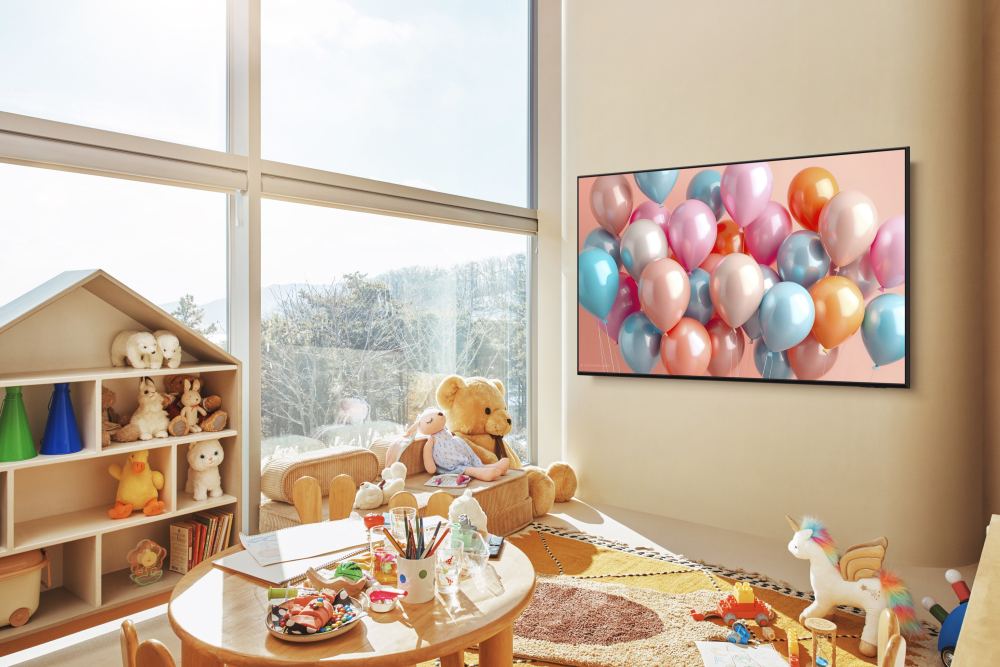 Samsung_Q7F TV na zidu u dječjoj sobi
