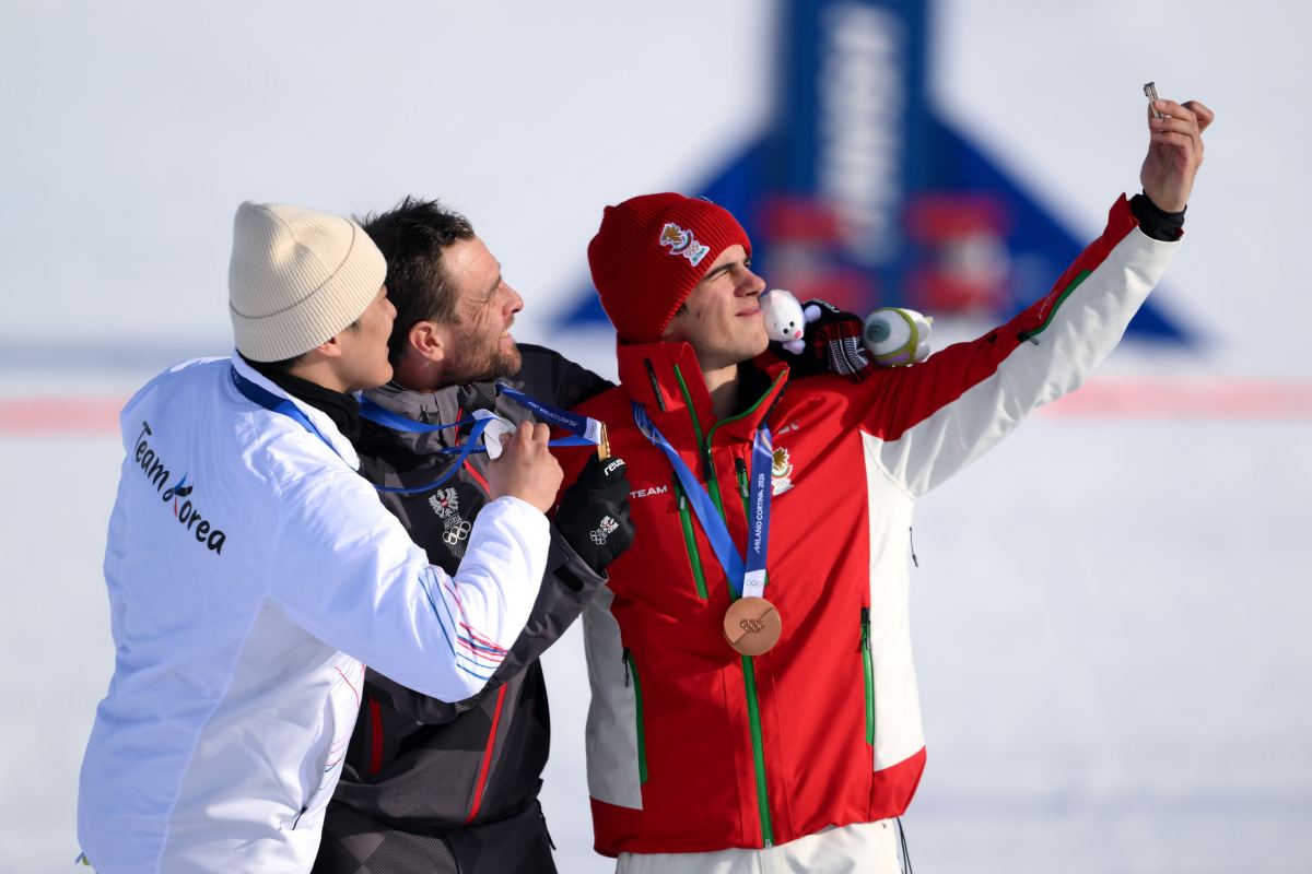 Mens-Parallel-Giant-Slalom-Victory-Selfie