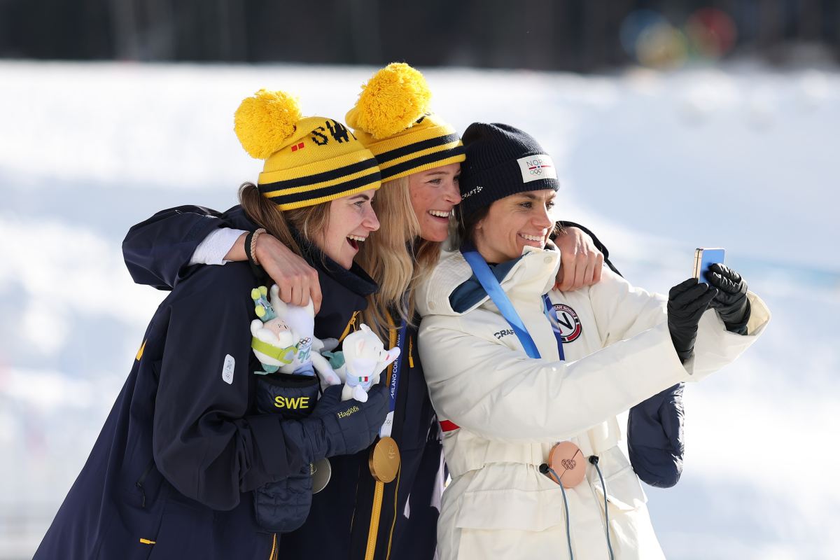 Womens-10km--10km-Skiathlon-Victory-Selfie