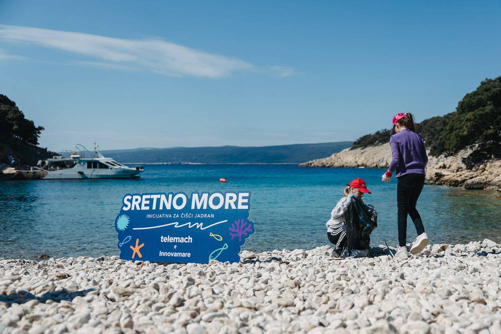 Sretno more - Krk - djeca sakupljaju otpad