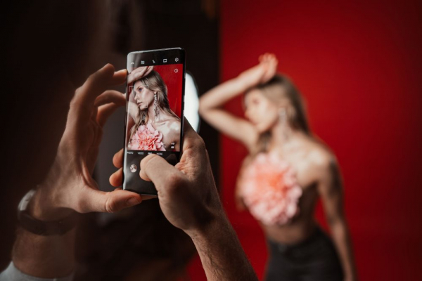 Navike hrvatskih korisnika pri kori&scaron;tenju pametnim mobilnih uređaja