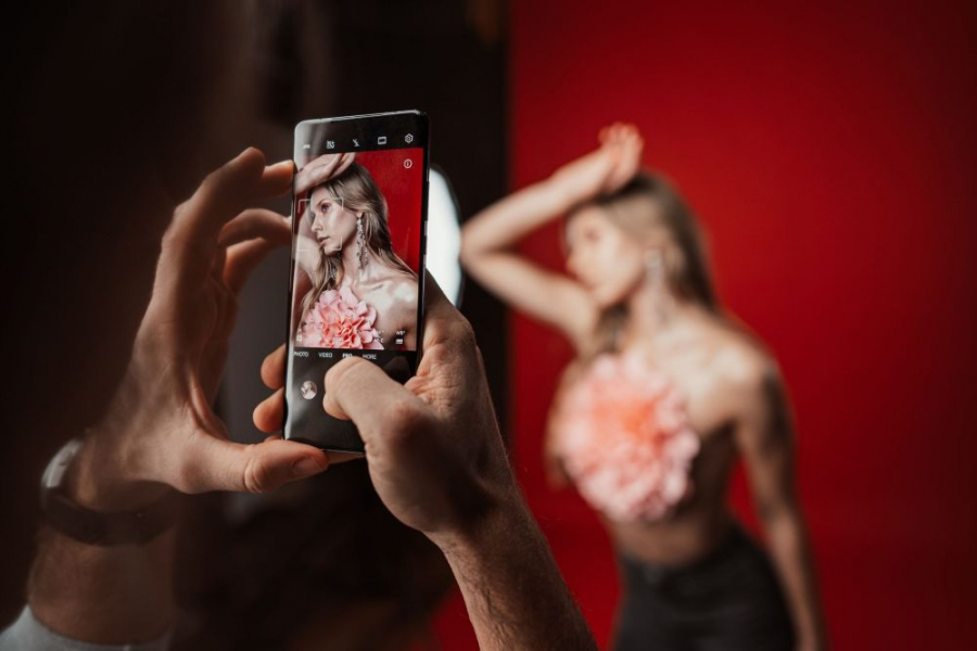 Navike hrvatskih korisnika pri kori&scaron;tenju pametnim mobilnih uređaja