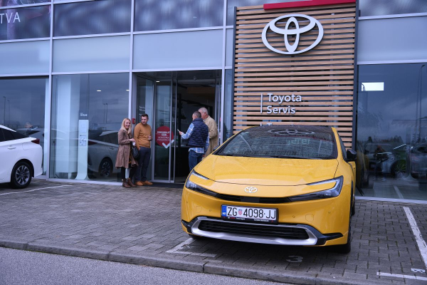 Toyota novi Prius Plug-In Hybrid Electric