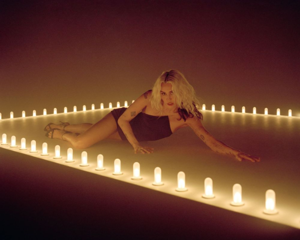 Miley Cyrus objavila osmi studijski album &bdquo;Endless Summer Vacation&ldquo; i spot &bdquo;River&ldquo;