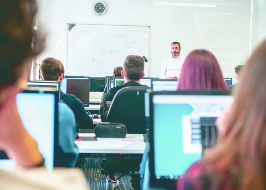 Tehnozavod Maru&scaron;ić potiče izvrsne bruco&scaron;e slabijeg imovinskog statusa da se prijave na natječaj za stipendiranje studija računarstva