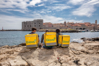 Ovo ljeto, Hrvati i njihovi gosti preko Glova najvi&scaron;e naručuju burgere, pizze i kebabe. Neki gradovi na obali zabilježili dvoznamenkasti rast narudžbi od početka turističke sezone