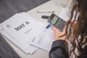 Na probnim ispitima koji prethode maturi vidljiv napredak jedino iz engleskog jezika, matematika i dalje najveća prepreka maturantima