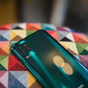 Huawei P40 lite u prednarudžbi uz Band 4 fitness narukvicu na dar