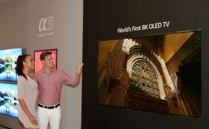 LG predstavlja prvi 8K OLED televizor na svijetu tijekom sajma IFA