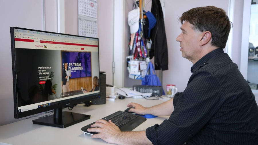 ViewSonic VA3209 &ndash; od jutarnjeg rada do večernjeg filma